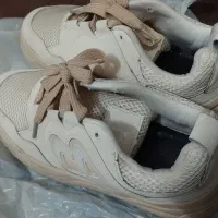 شلوار و کفش