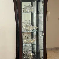 ویترین نو و سالم مناسب جهیزیه جنس چوب|بوفه، ویترین، کنسول|اصفهان, شاه پسند|دیوار