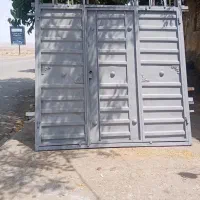 درب حیاط ماشین رو نونو هست