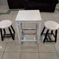 میز و چهارپایه سفید
