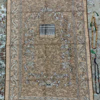 سجاده مخمل و تسبیح