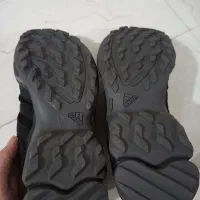 کتونی آدیداس|کیف، کفش، کمربند|ری, شهادت|دیوار