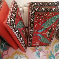 4عدد پشتی طرح طاوس ودو عدد میز تحریر ورایانه