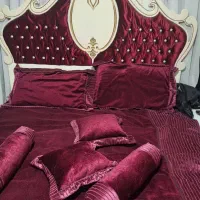 تخت خواب چوبی تاج دار و رو تختی مخمل ایتالیایی|تخت و سرویس خواب|تهران, قیام|دیوار