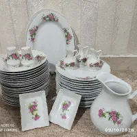 ظرف گل قرمز قدیمی