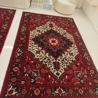 فرش هریس ریز نقش ۱۲ رنگ و مبل مینیمال هر دو نو