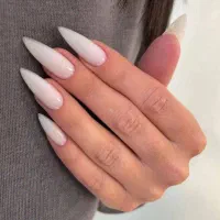 نیازمند مدل کاشت ناخن