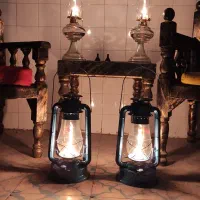 چراغ نفتی قدیمی و فانوس قدیمی