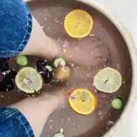 پدیکور و کف سابی پا|خدمات آرایشگری و زیبایی|شهرکرد, |دیوار