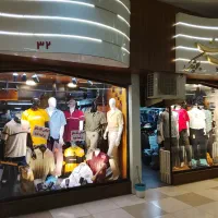 فروشنده بوتیک