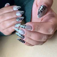 کاشت و طراحی تخصصی ناخن|خدمات آرایشگری و زیبایی|سنندج, |دیوار