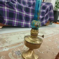 چراغ قدیمی و مجسمه های برنجی