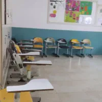 تجهیزات مدرسه(آگهی فروش کمد وصندلی دسته دار و میز)|صندلی و نیمکت|شیراز, فرهنگ شهر|دیوار