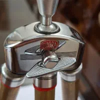 سه پایه دوربین المانی باقدمت بالا