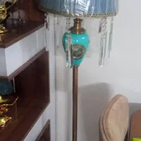 آباژور ایستاده کنار سالنی در حد نو ...