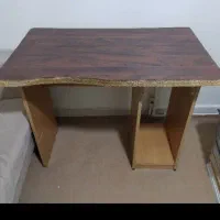 ۱ عدد میز تحریر و  مبل دو نفره