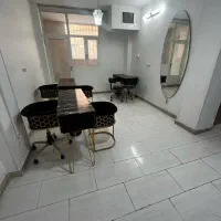 میز ناخن، صندلی، اینه