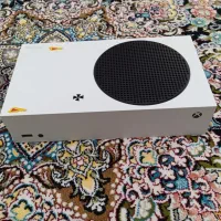 یک دستگاه ایکس باکس سری اس