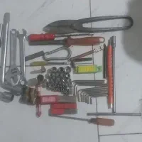 تعدادی ابزار آلات بفروش میرسد