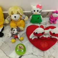 تعدادی عروسک|اسباب‌‌بازی|رشت, رشتیان|دیوار