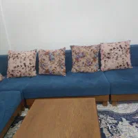 مبل راحتی ۷ نفره کارکرده دارای چند کوسن