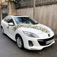 گل‌آرایی ماشین عروس و دسته‌گل در محل