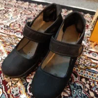 کفش نونو|کیف، کفش، کمربند|صحنه, |دیوار