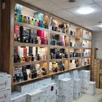 ویترین چوبی با چراغ