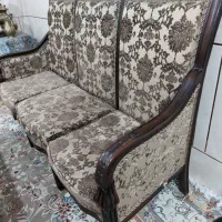 مبل ۷نفره(۱ سه نفره و ۴ تک نفره )به اضافه جلو مبلی|مبلمان خانگی و میز عسلی|سیرجان, |دیوار