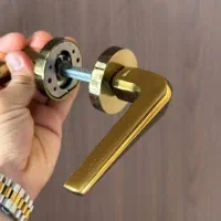 نصب درب. اتاقی چوبی تعمیر. فروش قفل وتعویض واهنی.|خدمات پیشه و مهارت|شیراز, عادل آباد|دیوار