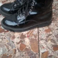 یک جفت بوت درحدنو زیاد استفاده نشده سایز ۳۷