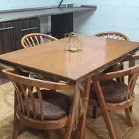نهارخوری ۴نفره کاملا تمیز
