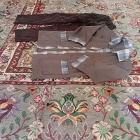 لباس مدرسه پسرانه|لباس|رشت, عینک|دیوار