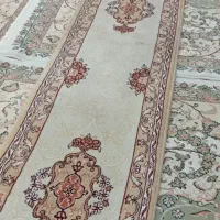 فرش کناره راهرو سالم تمیز بدون سوختگی پارگی