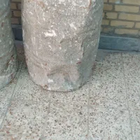 یک عدد فرغون با دوعدد بشکه فلزی