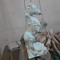 مجسمه چوبی اسب