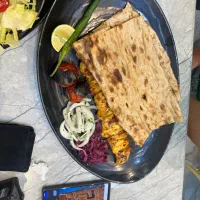 کارگر ساده رستوران با جای خواب و پیک موتوری