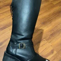 تعدادی کیف و‌کفش