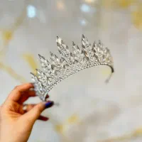 فروش تعدادی لباس عروس ، تاج ، تور ،رگال ،آینه