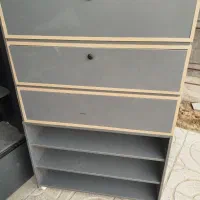 کتابخانه و جاکفشی