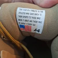 کفش ساق دار|کیف، کفش، کمربند|ساری, |دیوار