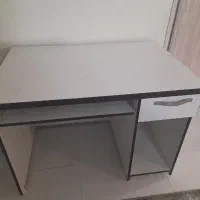 میز کامپیوتر به همراه جا کتابی