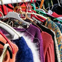 تعدادی لباس بچگانه ۶سال تا۸سال دخترانه زنانه