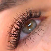 آموزش و خدمات تخصصی مژه و ناخن