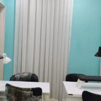 اجاره ماهانه دو عدد میز ناخنکاری