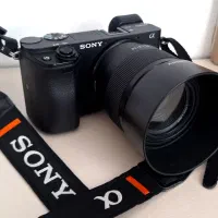 دوربین سونی a6400 با لنز 50mmو f1.8