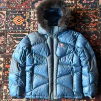 کاپشن پر|کوهنوردی و کمپینگ|اصفهان, باغ نگاره|دیوار