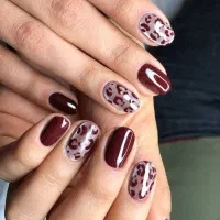 خدمات پدیکوروژلیش ناخن