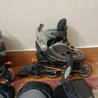 کفش اسکیت درحدنو باهمه لوازم