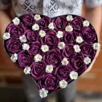 روز دختر نزدیکه دسته گل روبانی / باکس گل / تک شاخه